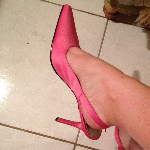 PINK pumps/ heels
