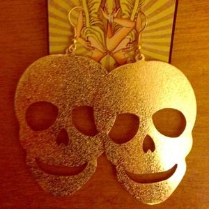 ❎Reserved Bundle❎Skull Earrings and Shirt (L)