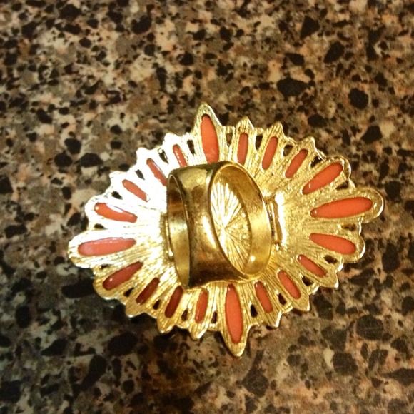 ❌SOLD❌Large coral cocktail ring - Picture 2 of 2