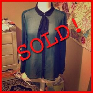 🚫SOLD🚫Green Zara Chiffon Top with Tie