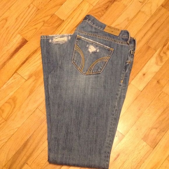**SOLD** Hollister Distress jeans