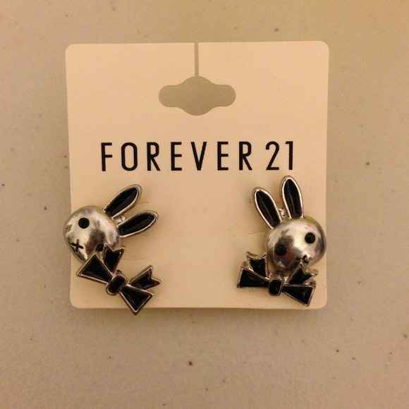 🔴SOLD🔴Forever 21 bunny and bow earrings