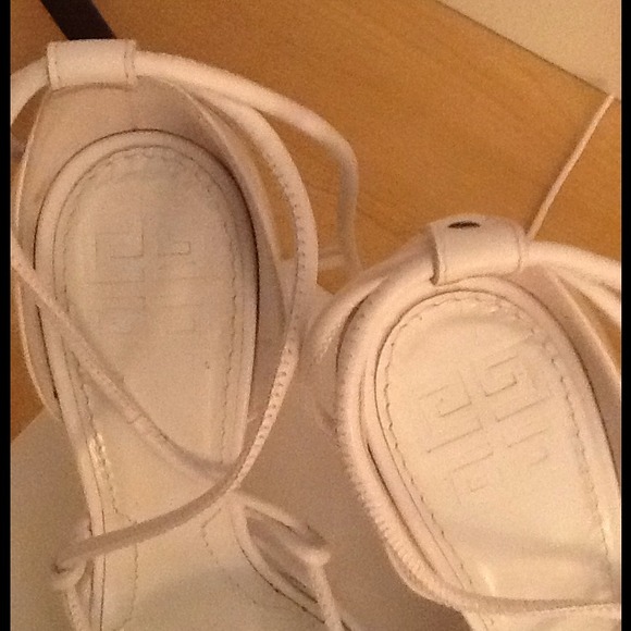 ‼️NEW REDUCTION‼️AUTHENTIC Vintage Givenchy Sandal - Picture 3 of 3