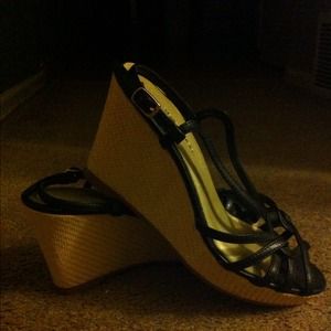 Cute black wedges🌺