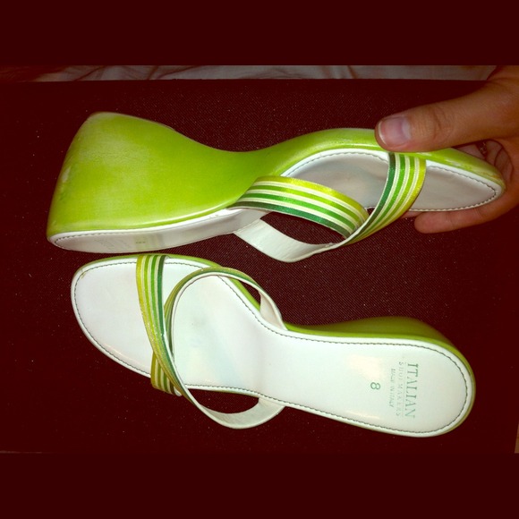 🚫SOLD🚫BUNDLED!!!🎈Hot Green Wedges