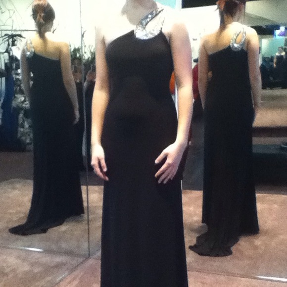 Elegant Slick Black Prom/Formal Dress