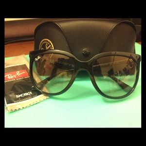 🚫HOLD⛔aew20 Authentic black Ray-Ban Cats 1000
