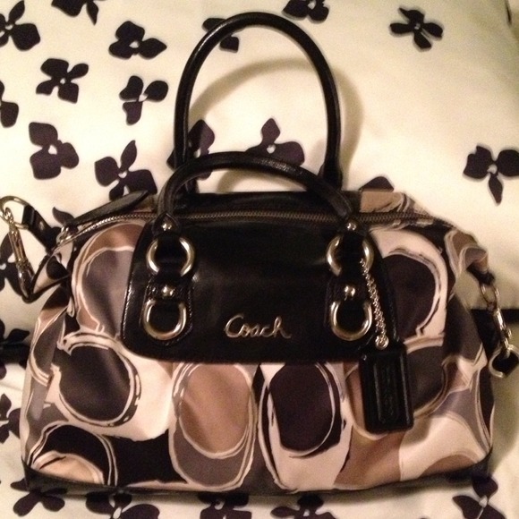 📍SOLD📍 Authentic Coach Handbag *Beautiful* - Picture 2 of 3