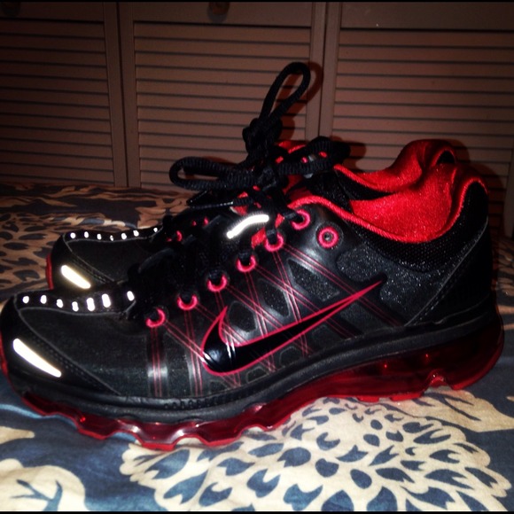 SZ 6 1/2 Nike Air Max women's running shoes