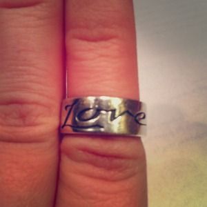 XXRESERVEDXX @cperez2013! James Avery Love Ring