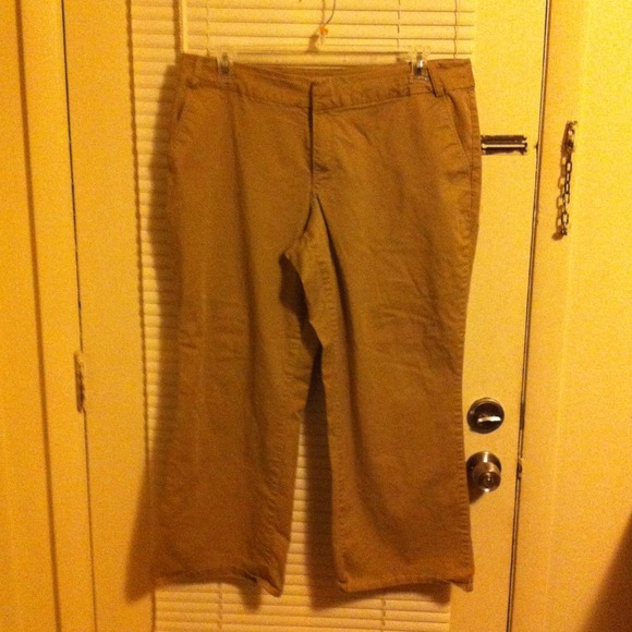 Avenue Khaki Capris