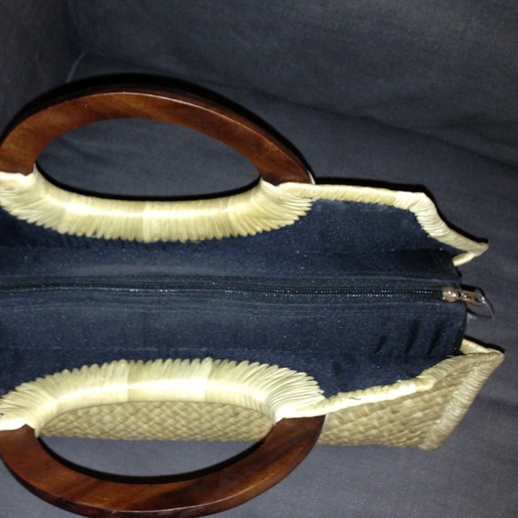 Handmade wooven "abaca" purse - Picture 3 of 4