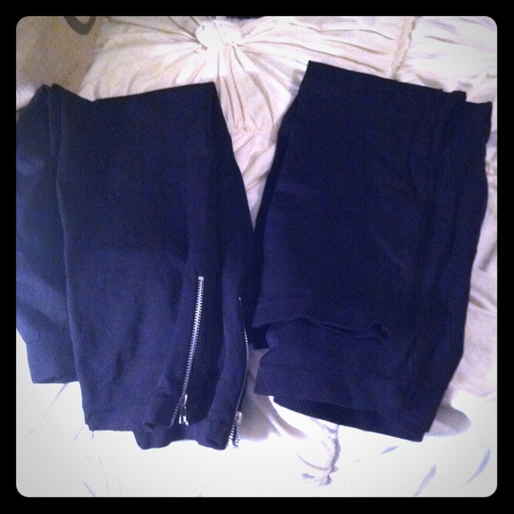 👖SOLD👖2 pairs of cropped leggings