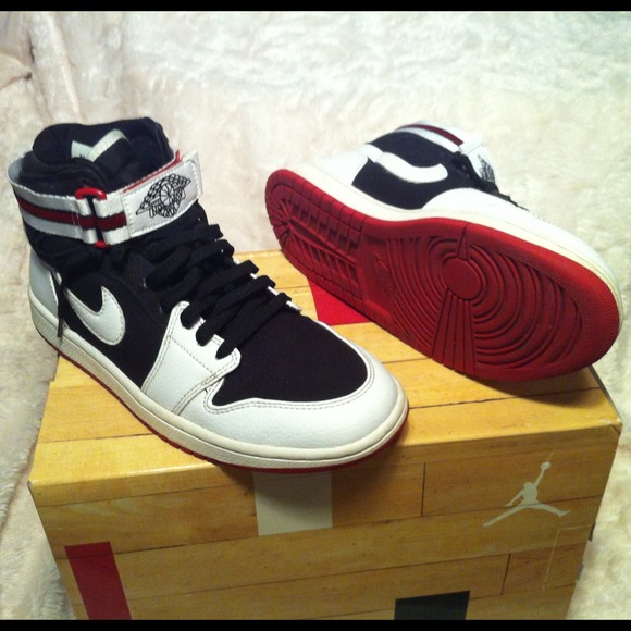 💢SOLD💢Air Jordan 1 Hi Strap