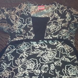 Nursing scrub top 🎈🎈Reserved 🎈🎈