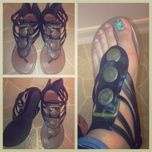 🚫SOLD!🚫    Black sandals with gold medallions