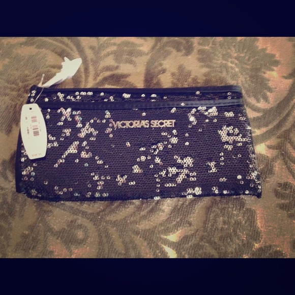 REDUCED 🎉🎉VICTORIA SECRET CLUTCH 🎉🎉