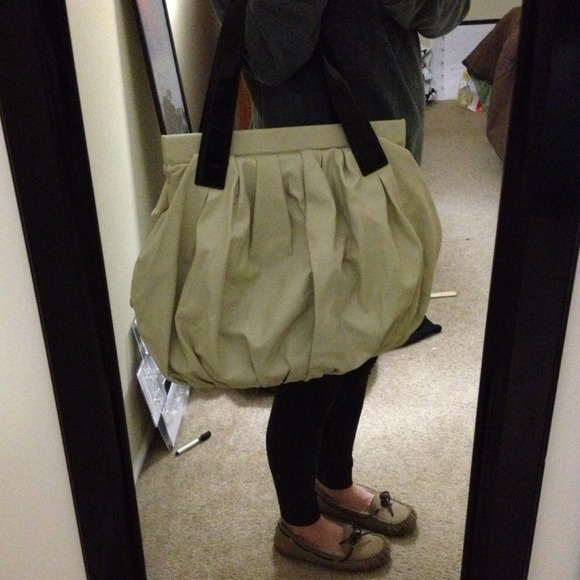 ❗Oversized VeraWang Purse❗