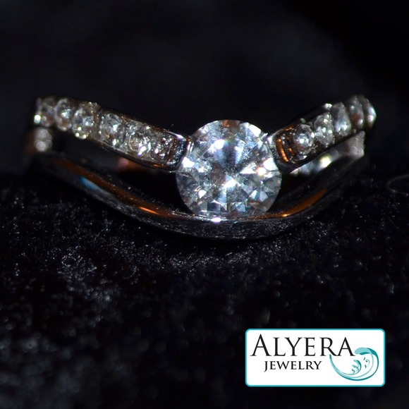 💢💢SOLD💢💢 NEW!  Sparkling 10K GF Ring