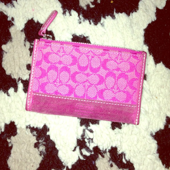 ❌SOLD❌Pink signature Coach wallet
