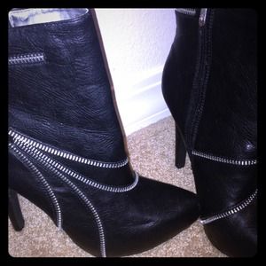 Black Beyonce boots!