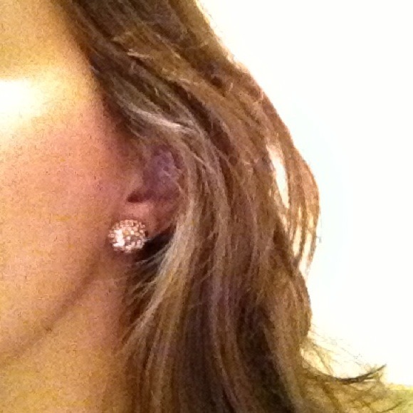 Button earrings - Picture 2 of 3