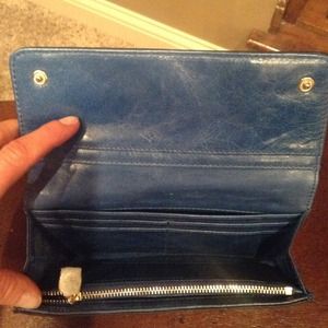 Authentic Tory Burch wallet. Navy blue