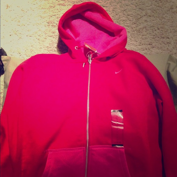 Women's NWT Nike Zip Up Hoodie! Size: Large!