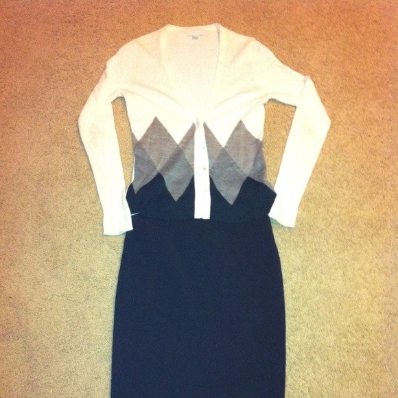 *SOLD* Sweater - White with black argyle design