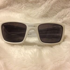 🌞White Oakley Sunglasses 🌞