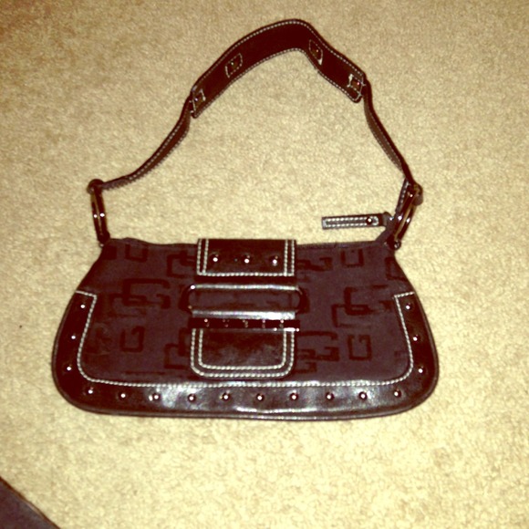 Guess Handbags - ✳Just reduced✳Small black guess purse