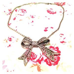 ✨SOLD✨Bow Necklace