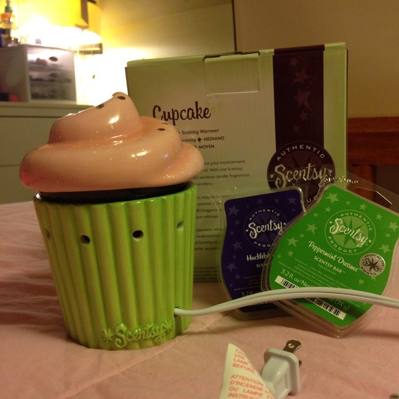 Scentsy Cupcake full size warmer!