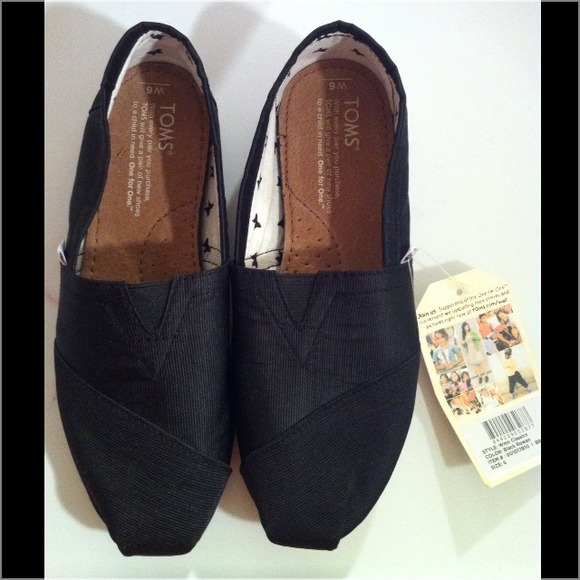 TOMS Shoes - 💥💥💥 Women's classic black TOMS