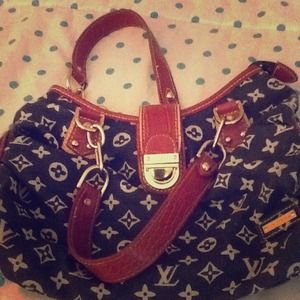 Louis Vuitton purse with gold chain strap