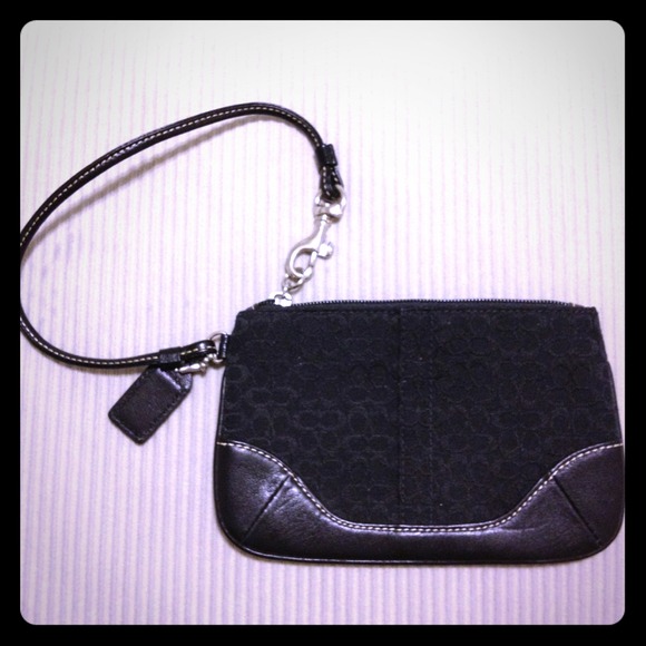 🚫SOLD IN BUNDLE🚫Coach wristlet