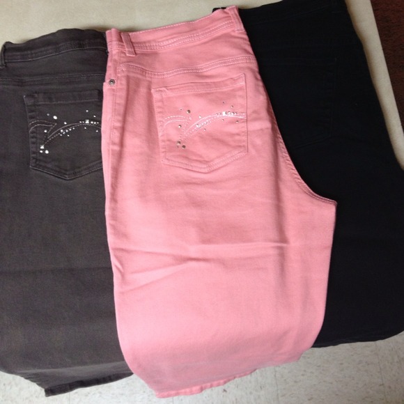 🚫SOLD🚫 LOT OF 3 Denim Capris