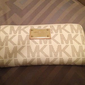 Michael Kors Zip Around Wallet