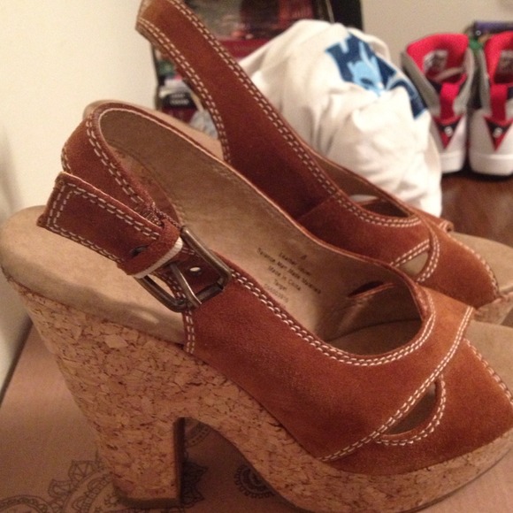 Platforms - Picture 4 of 4