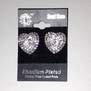 Heart stud earrings