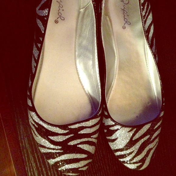 Super cute zebra print flats