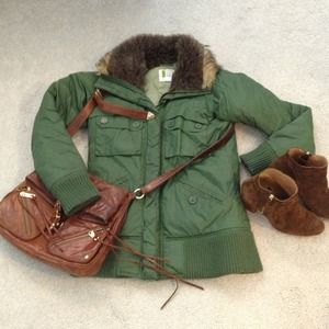 Reserved-Green UO jacket with faux fur collar