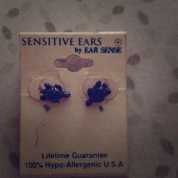 Cute turtle studs with center green stone