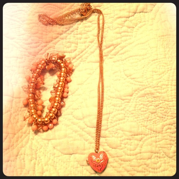 Bracelet and necklace set