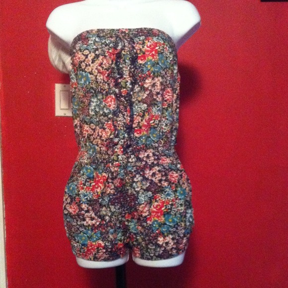 Sold🚫Beautiful one-piecer ❤