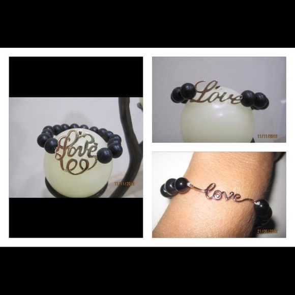Jewelry - Wood bead live charms bracelet