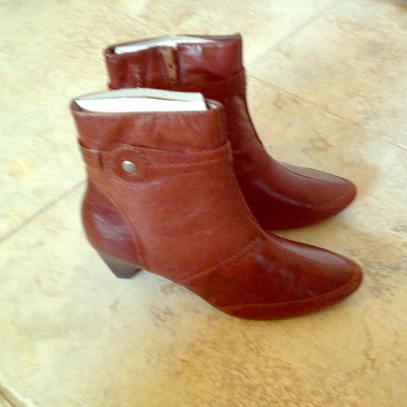 Sold..Brand New Casa Di Torino Low boots