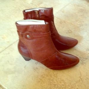 Sold..Brand New Casa Di Torino Low boots