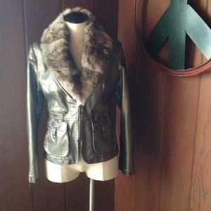 Platinum fitted jacket with removable fur collar