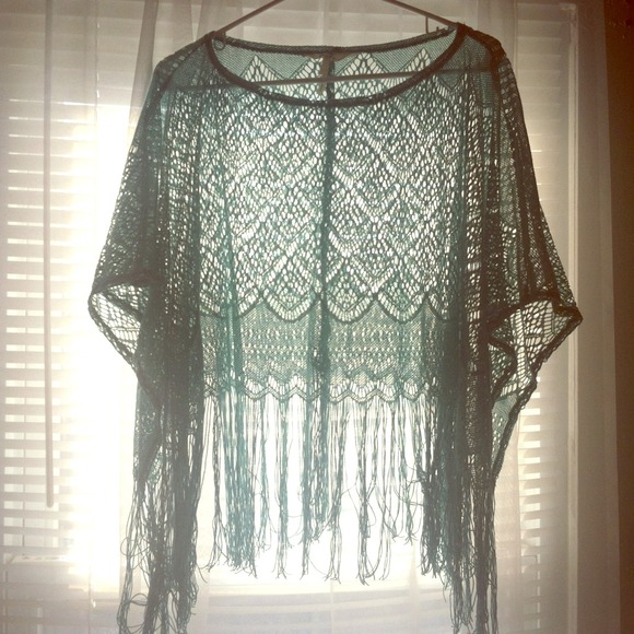 ❌SOLD❌Black & Poppy Fringe Crochet Top
